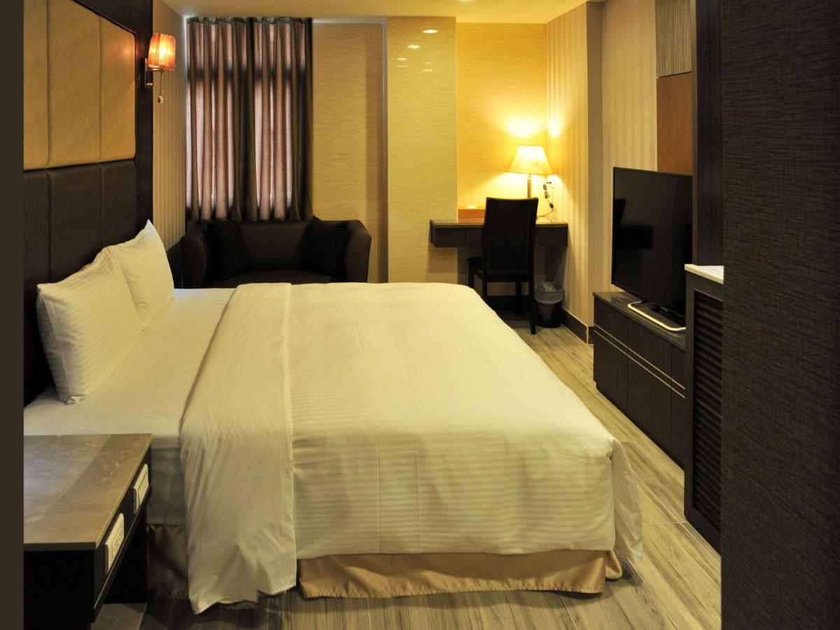 Maple Hotel Second Branch Tainan Exterior foto