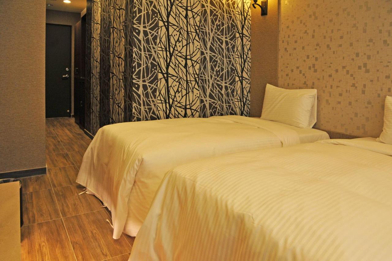 Maple Hotel Second Branch Tainan Exterior foto