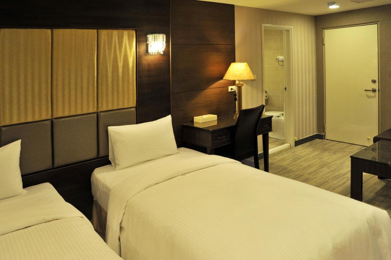 Maple Hotel Second Branch Tainan Exterior foto