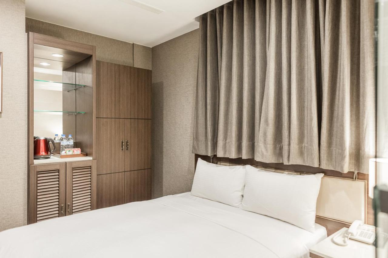 Maple Hotel Second Branch Tainan Exterior foto